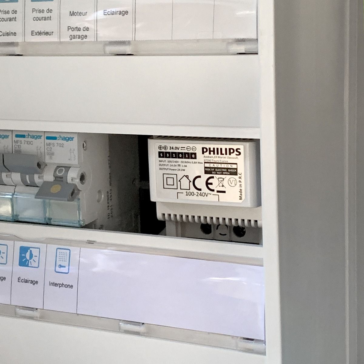 ¿Dónde está la entrada de corriente de 230 V?